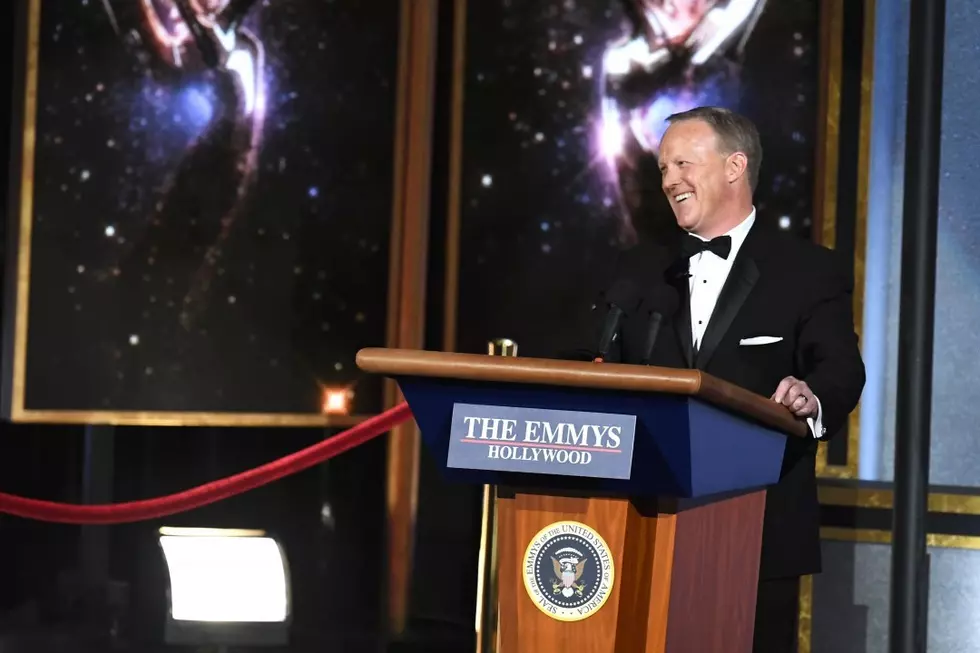 Sean Spicer Borrows Melissa McCarthy’s Podium for 2017 Emmys Entrance