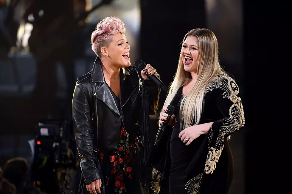 Kelly and P!nk Open the 2017 AMAs With R.E.M.'s 'Everybody Hurts'