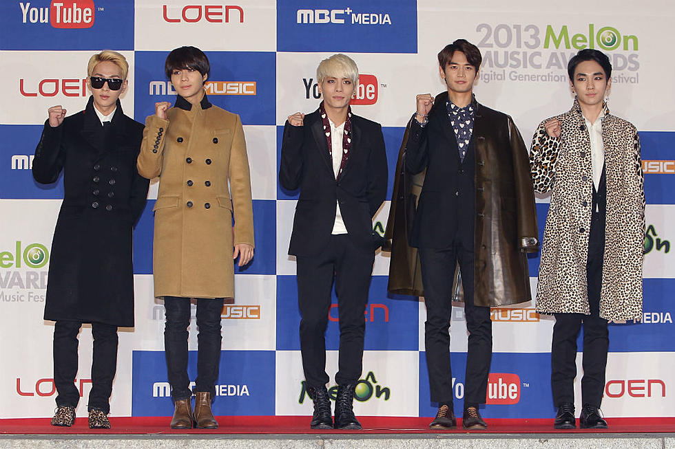 SHINee Pays Tribute to Jonghyun During Concert