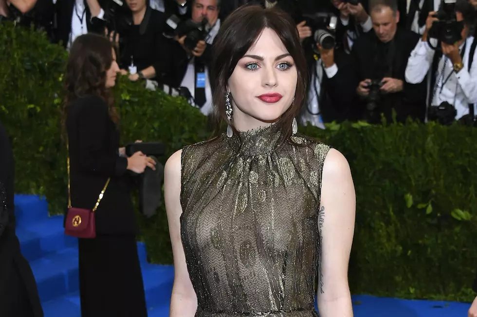 Frances Bean Cobain Celebrates Sobriety, Shares Private Struggle With Addiction