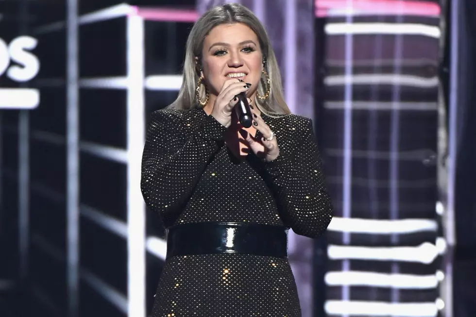 2018 Billboard Music Awards: Kelly Clarkson Delivers Tearful Call to Action After Santa Fe High School Shooting