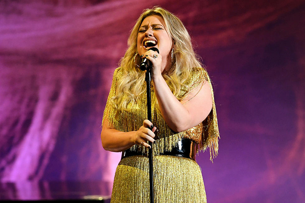 Kelly Clarkson Performs Soul-Powered ‘Whole Lotta Woman’ at 2018 Billboard Music Awards