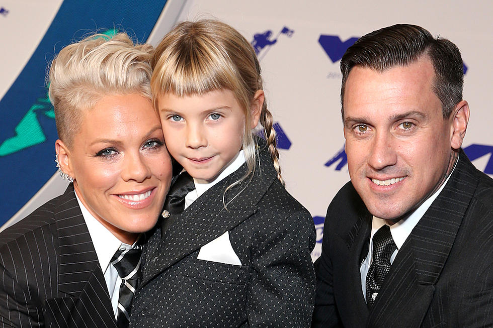 Pink’s Daughter Willow Sage Hart Smiles With $100 From Tooth Fairy (PHOTO)