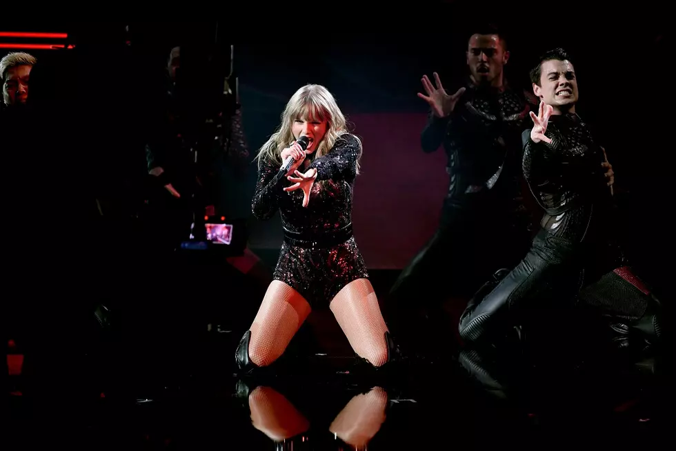 Taylor Swift Slays the Stage With ‘I Did Something Bad’ at 2018 American Music Awards