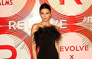 Kendall Jenner Rushes Out of Award Show to Be With Family During California Fires
