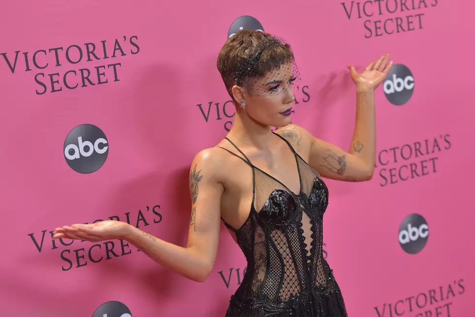 Halsey &#8216;Proud&#8217; She &#8216;Pissed Off Homophobic Viewers&#8217; With &#8216;The Voice&#8217; Performance