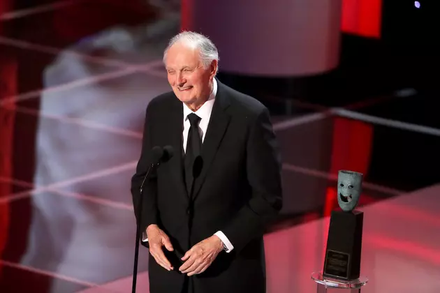 2019 SAG Awards: Alan Alda Says &#8216;Actors Can Help&#8217; Fix Divided America While Accepting Lifetime Achievement Award