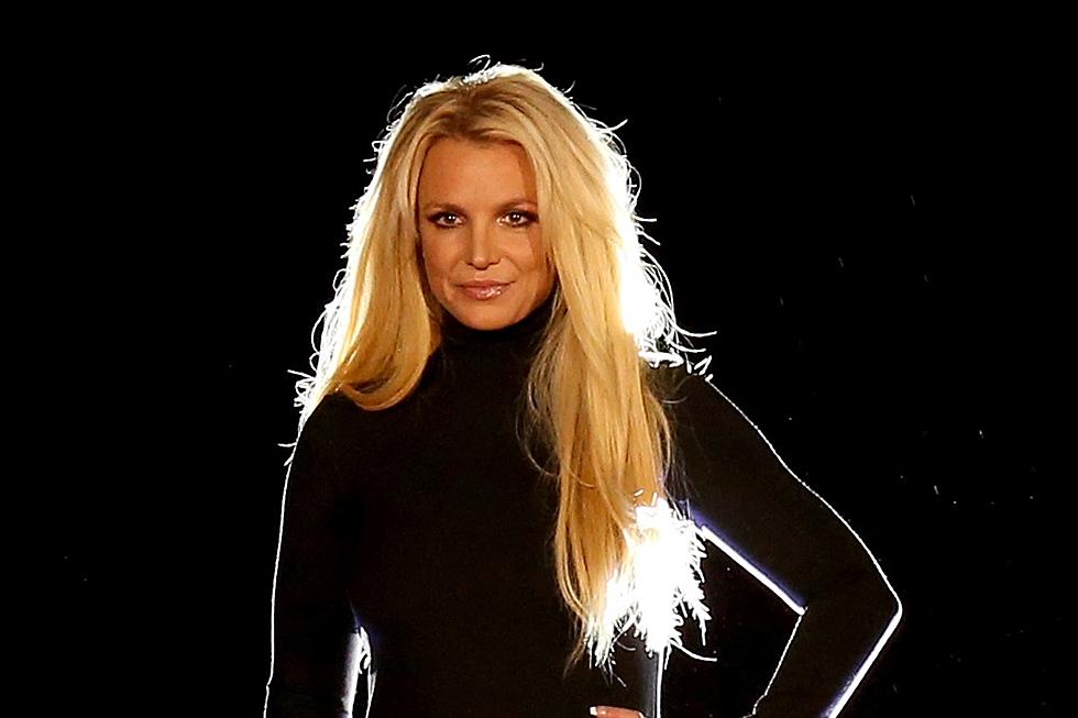 MIX ENTERTAINMENT FIX: Britney Spears Seeks Mental Health Help