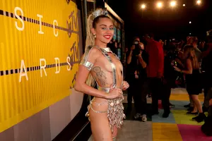 Miley Cyrus’ 40 Hottest Red Carpet Looks