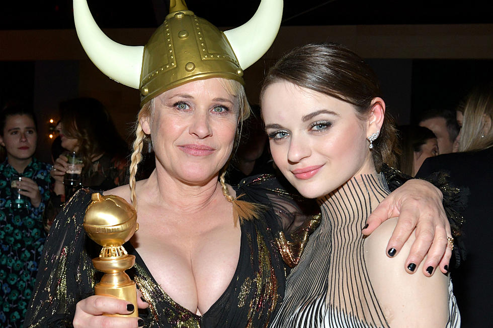 Patricia Arquette Accidentally Hit Joey King in the Head With Her Golden Globe: See the Welt
