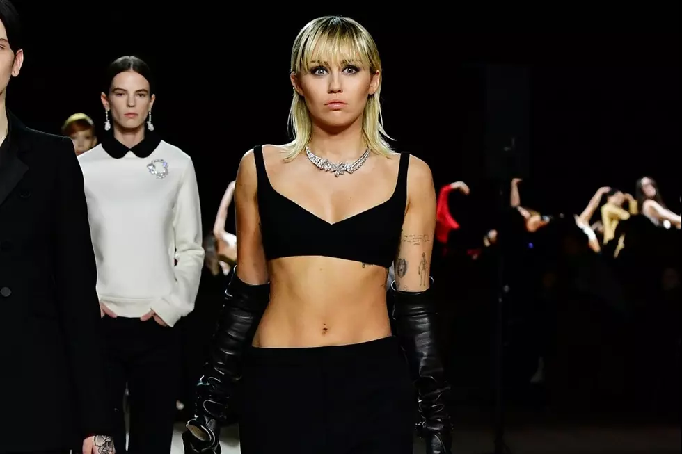 Miley Cyrus Struts on the Marc Jacobs Runway at NYFW: Watch