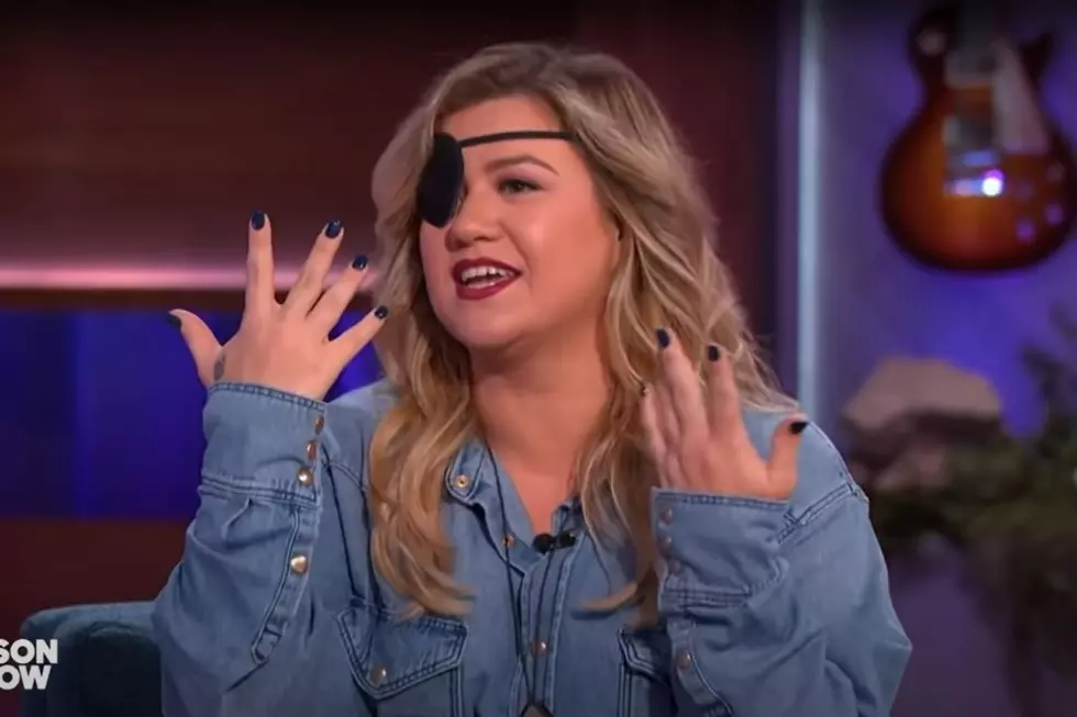 Here’s Why Kelly Clarkson Is Wearing an Eye Patch