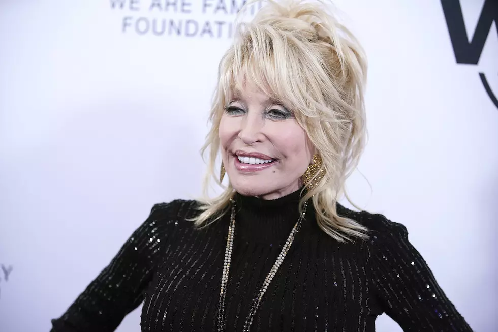 Dolly Parton Is Helping Fund a COVID-19 Vaccine