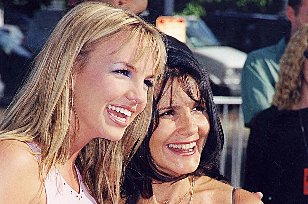 Britney Spears' Mother Lynne Dances to 'Toxic' While Clubbing