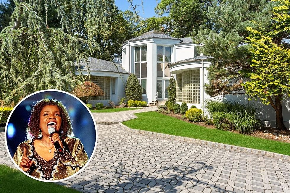 Gloria Gaynor's $1.2 Million NJ Mansion for Sale (PICS)