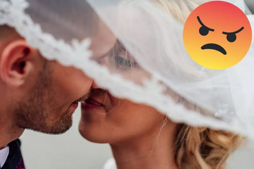 Groom Bans Mom From Wedding for Sharing Bride’s Wedding Dress on Facebook Before Ceremony