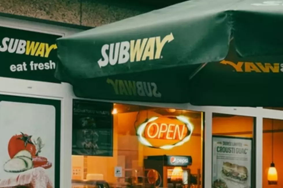 Woman’s Friend Chastises Her for Working at Subway: ‘What a Shameful Thing’