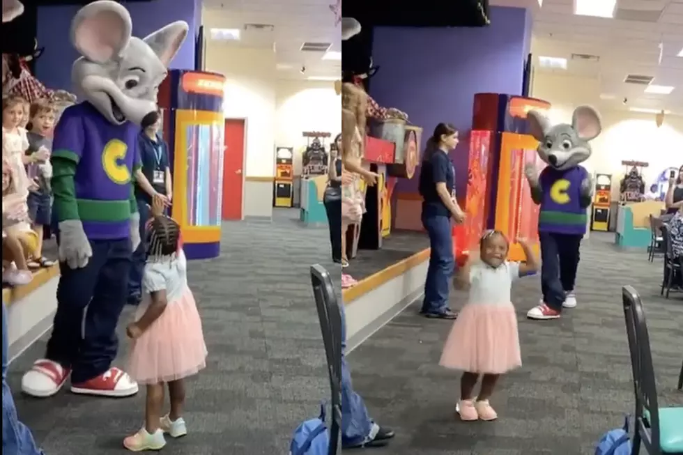 Chuck E. Cheese Accused of Racism After Seemingly Ignoring Little Girl (VIDEO)