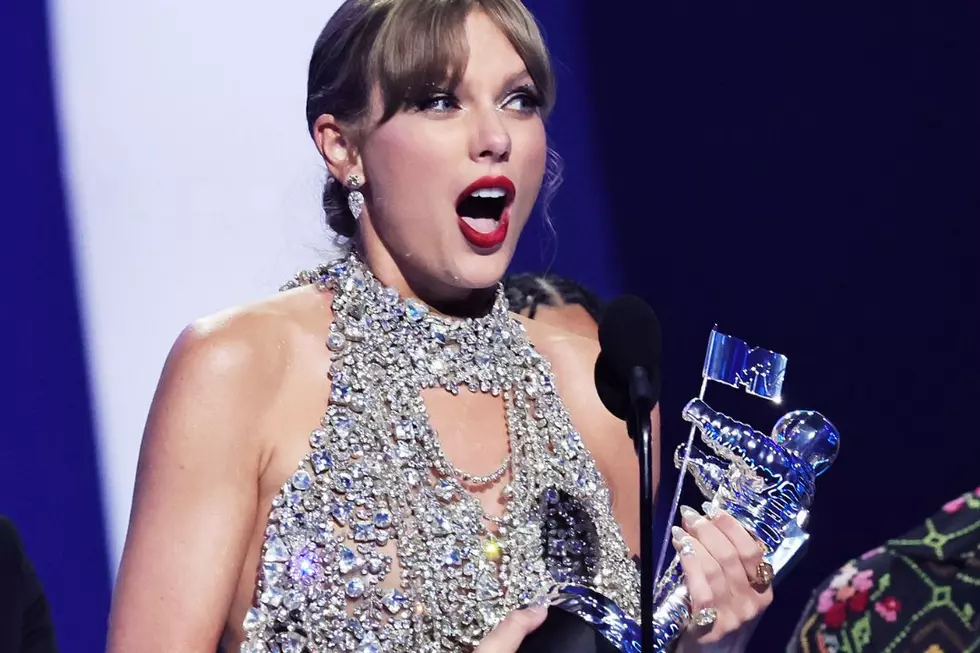 Taylor Swift Makes VMAs Video of the Year History