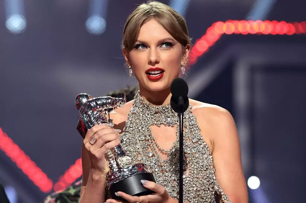 Did This Fan Predict Taylor Swift’s VMAs Comeback?
