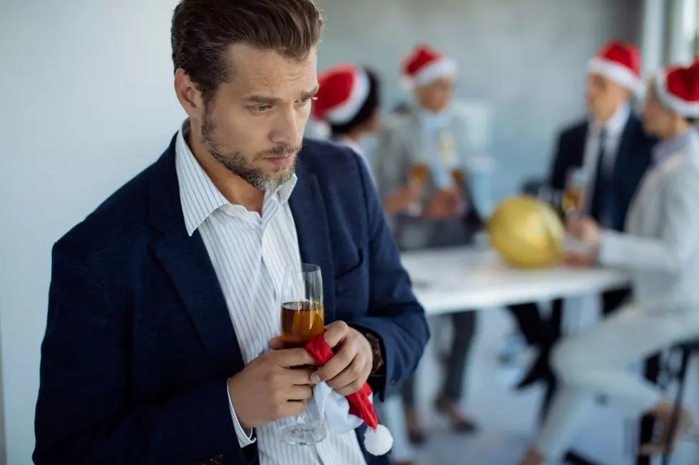 Woman Feels Like ‘Social Misfit’ After Husband Doesn’t Get Invited to His Company’s Holiday Party… Again