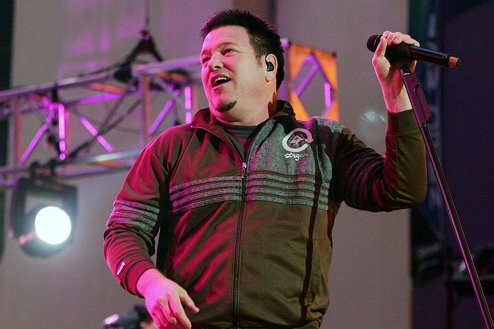 Fans Pay Tribute to Smash Mouth's Steve Harwell 
