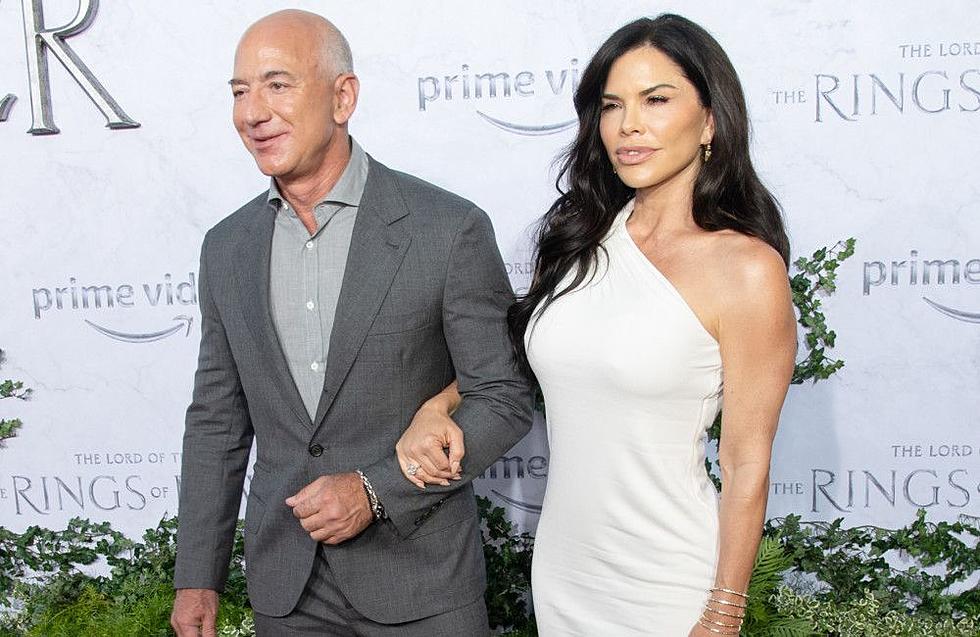Jeff Bezos Fiancee Lauren Sanchez 'Blacked Out' When She Saw Ring