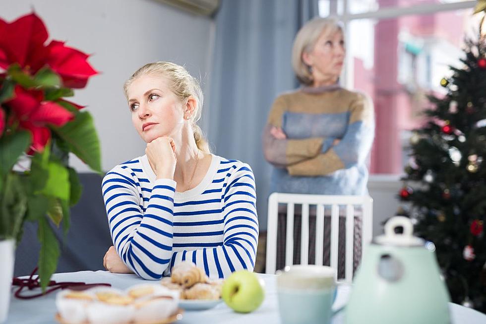 Woman Leaves Christmas Dinner After Receiving Disappointing Gift