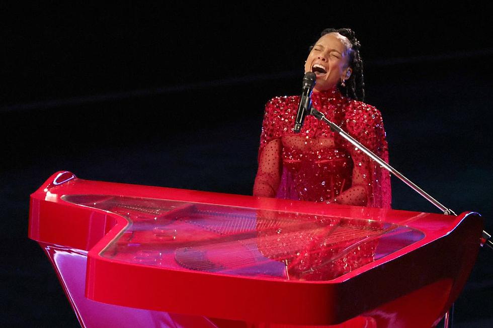You’re Not Going Crazy… The NFL Totally Edited Out Alicia Keys’ Voice Crack From Usher’s Halftime Show