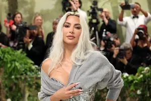 Did Kim Kardashian Photoshop Her Waist in This Met Gala Photo?