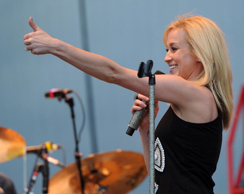 Kelli Pickler Shaved Her Head in Support of Friend with Breast Cancer