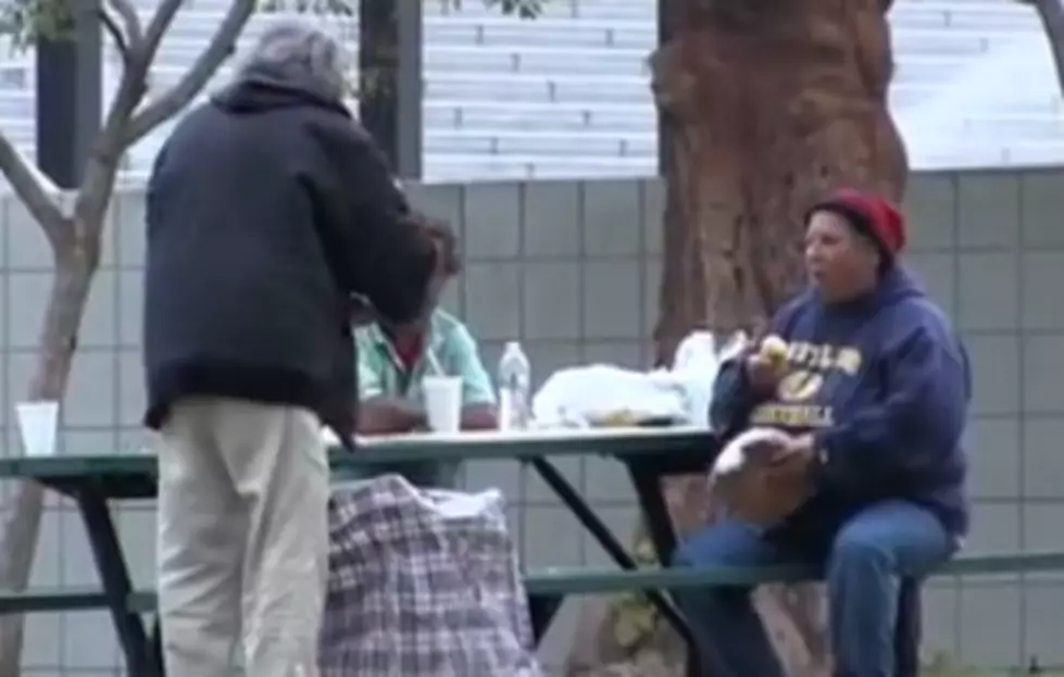 The Video ‘How Does A Homeless Man Spend $100′ Is A Fake [VIDEO]