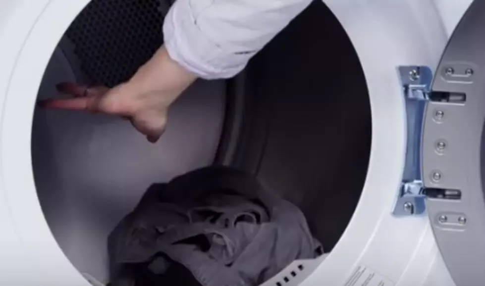 A Proven Method To Take Wrinkles Out Of Clothes Without An Iron [VIDEO]
