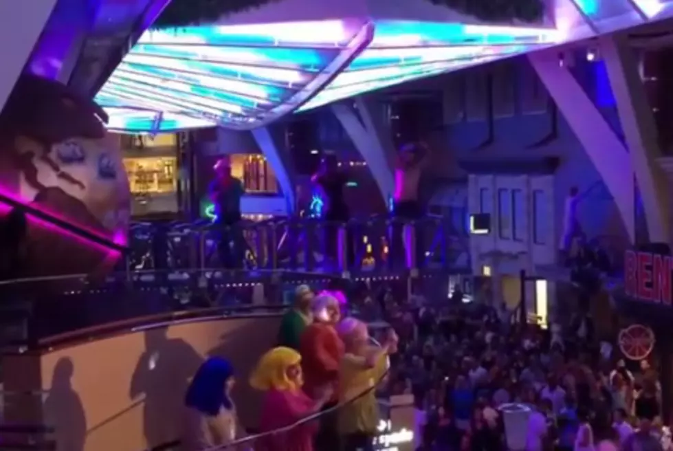 The Most Amazing 70s Party EVER, Oasis Of The Seas [VIDEOS]