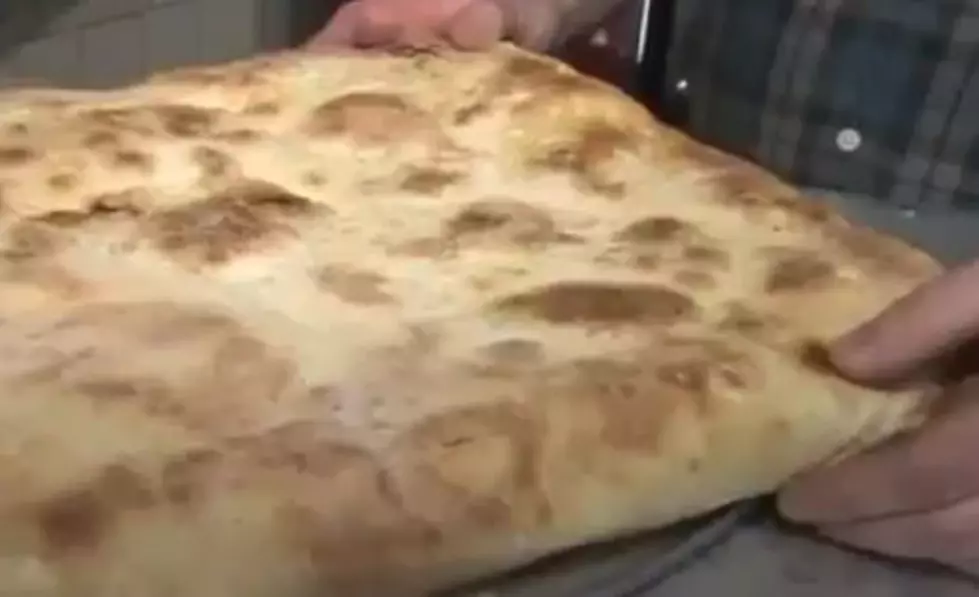 Vinnie’s Pizzeria In Brooklyn Invents A New Way To Deliver And Eat Pizza [VIDEO]