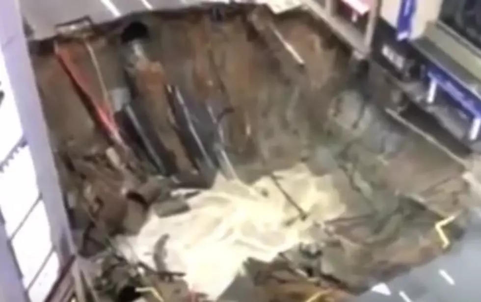 Japanese Construction Workers Fix Massive Sinkhole in Just 4 Days [AMAZING VIDEO]