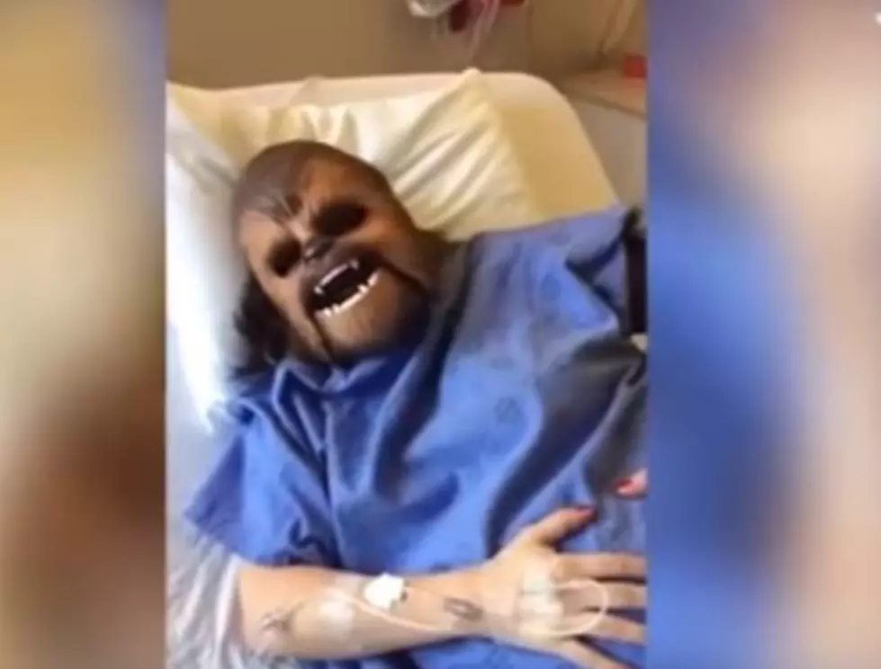 Mom Wears Growling Chewbacca Mask During Labor [VIDEO]