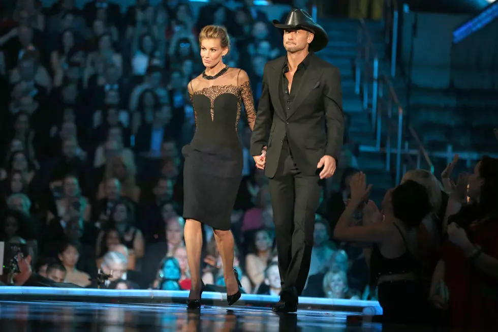 First Video Of Tim McGraw Fainting On Stage