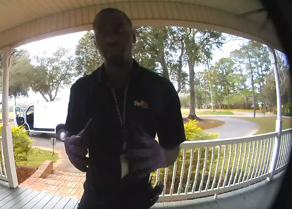 FedEx Driver Leaves Greeting On Customer's Video Doorbell [Video]