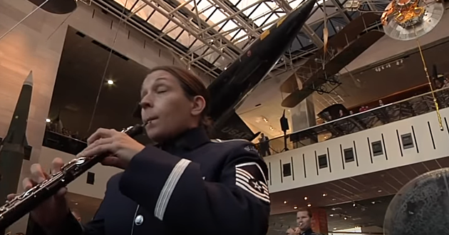 Air Force Band &#8216;Flash Mob&#8217; At Smithsonian [Video]