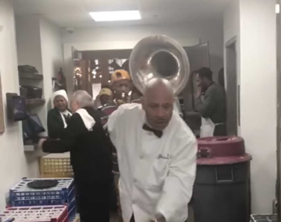 Check Out This Kitchen Staff Gettin’ Their Mardi Gras On [VIDEO]