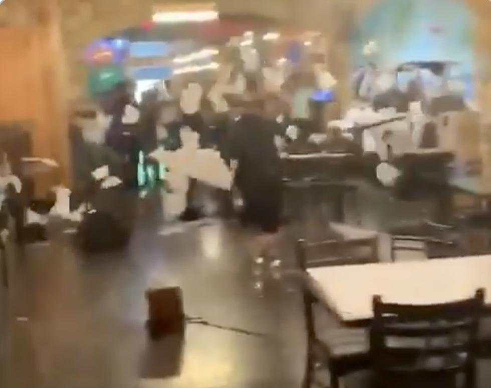 Massive Brawl in Mississippi Restaurant, Customers Out of Control