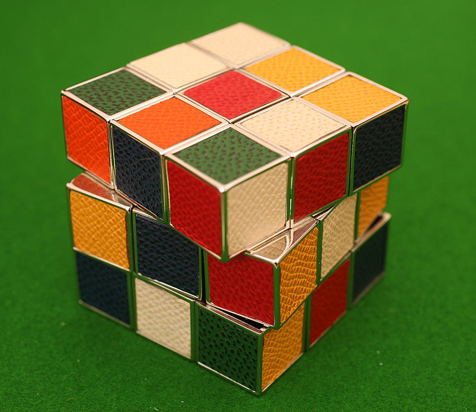 Watch This Guy Solve A Rubik’s Cube, You’ve Never Seen it Done Like This