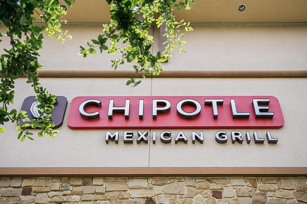 Chipotle Offering Higher Wages to Employees, Menu Prices to Rise
