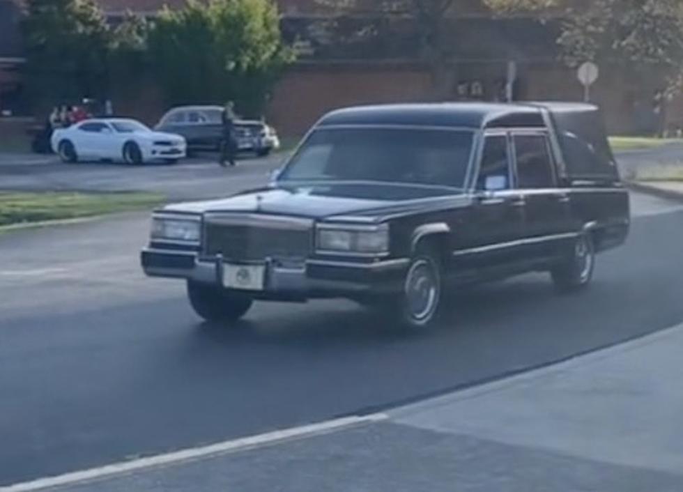 Girl Arrives to Prom in Hearse and Coffin [WATCH]