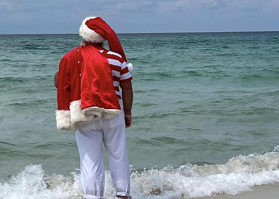 Adorable Photos Show Santa Claus Enjoying the Beach