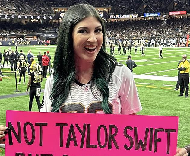Saints Fan in New Orleans, Louisiana Solicits to Date NFL Player