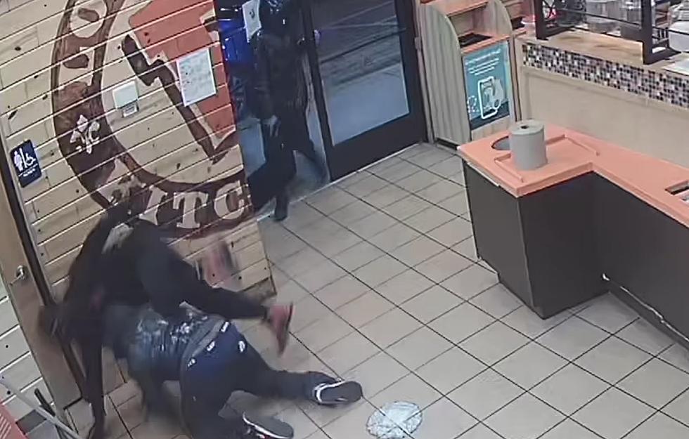 Clumsy Texas Thieves Slip Across Wet Floors of Popeyes They Allegeldy Rob