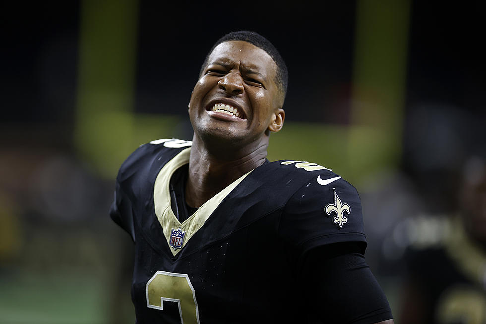 Former New Orleans Saints Quarterback Jameis Winston Takes Snaps in Weight Room