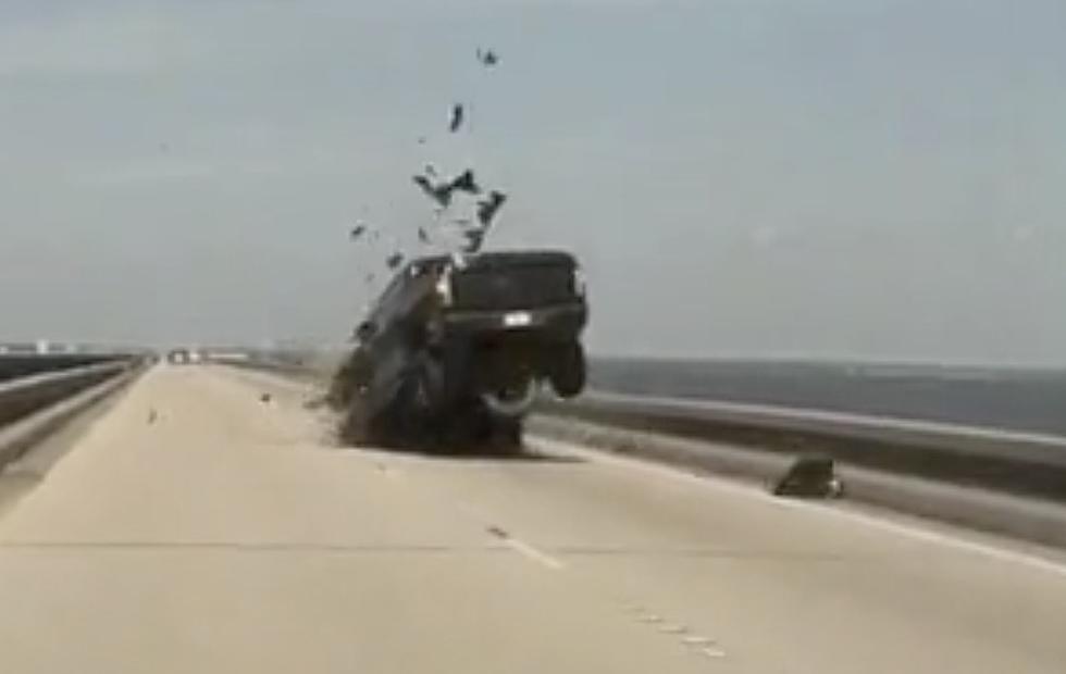 Crash on Causeway Bridge in New Orleans, Louisiana Caught on Camera